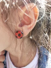 Pendientes de mariquita con Clip para orejas para mujer, aretes de mariquita para Cosplay, aretes de lunares para chicas, regalos de fiesta, joyería de Anime