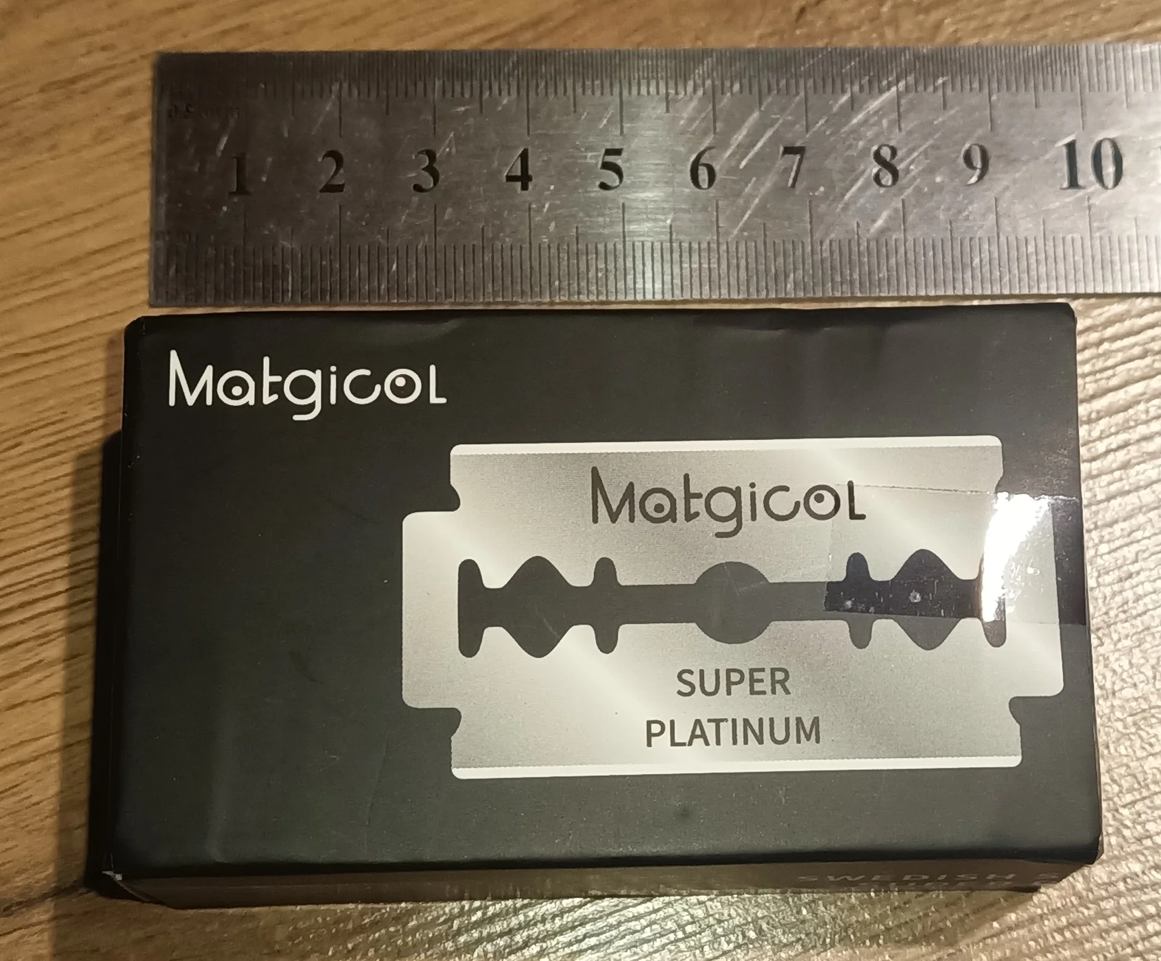 кромка лезвия. режущая кромка под микроскопом. угол наклона заточки ножей. схема заточки ножа бруском. кромка лезвия.