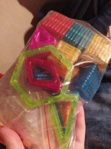 Magnetische Bausteine 35-teilig - Reisespielzeug Für Kinder Ab 3 Jahren In Metalldose