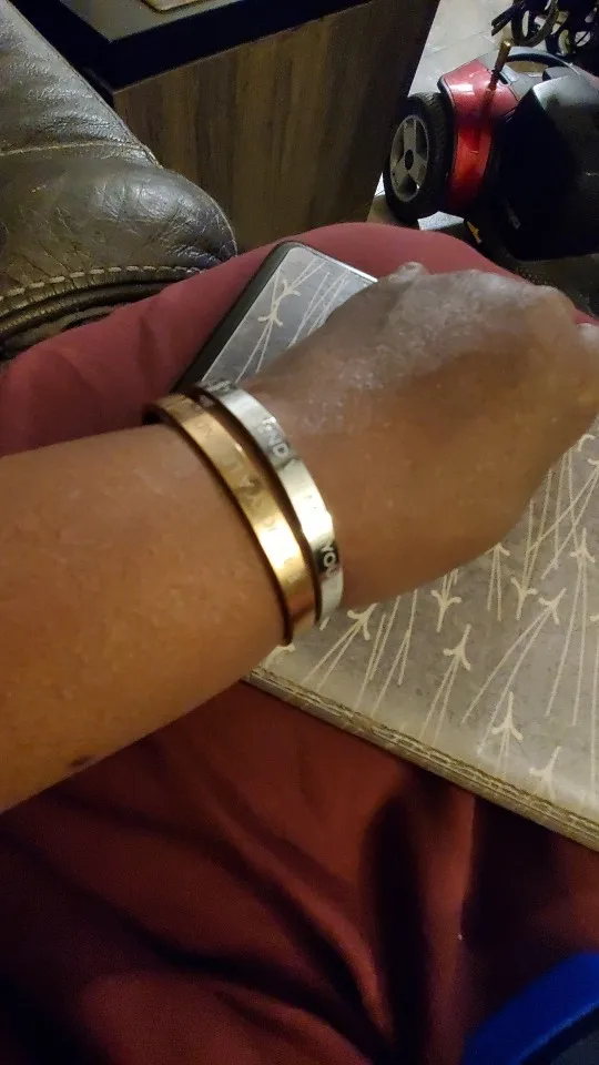 1 st Personligt graverat anpassat namn Armband i rostfritt stål Smycken Namn Ord Bokstäver Anpassat armband & armband för kvinnor män