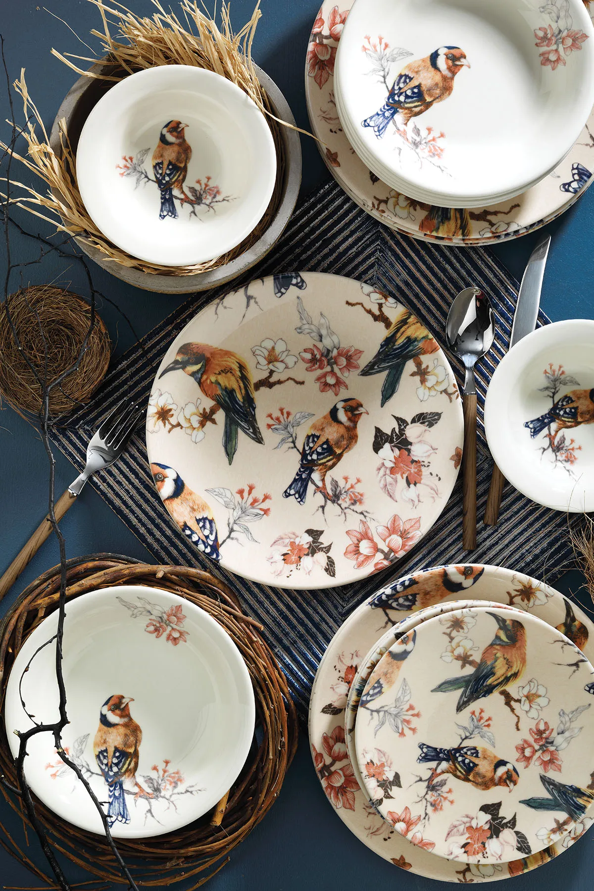 

Fabulous Bird Design 6 Persons 24 PCS Porcelain Nonremovable Pattern Stylish Dinnerware Set