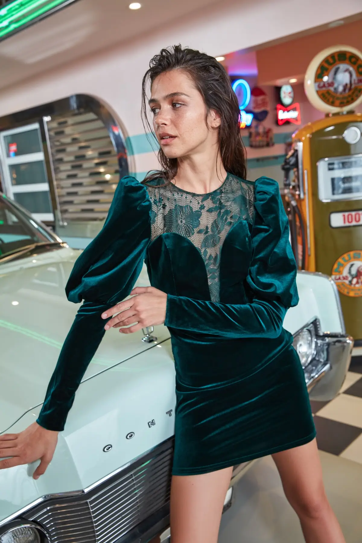 

Trendyol Sleeve Detail Velvet Dress TPRAW20EL1455