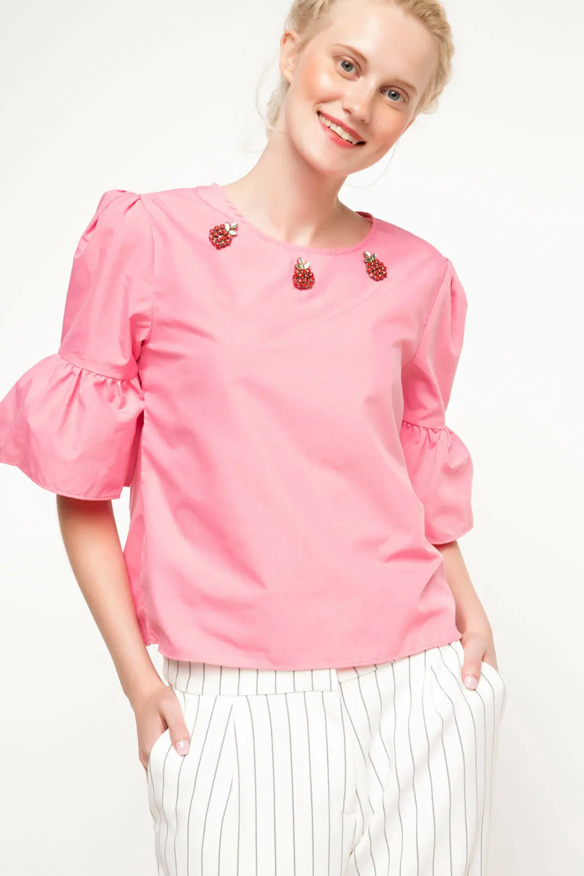 DeFacto Woman Short Sleeve Cute Fruit Decors Blouse Women Autumn White Pink Lady Half-sleeve Tops-I0893AZ17AU | Женская одежда