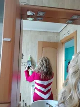 Pelucas sintéticas rizadas para mujeres afroamericanas, pelo de Cosplay de fibra resistente al calor, longitud media, flequillo lateral libre, color rubio Emir