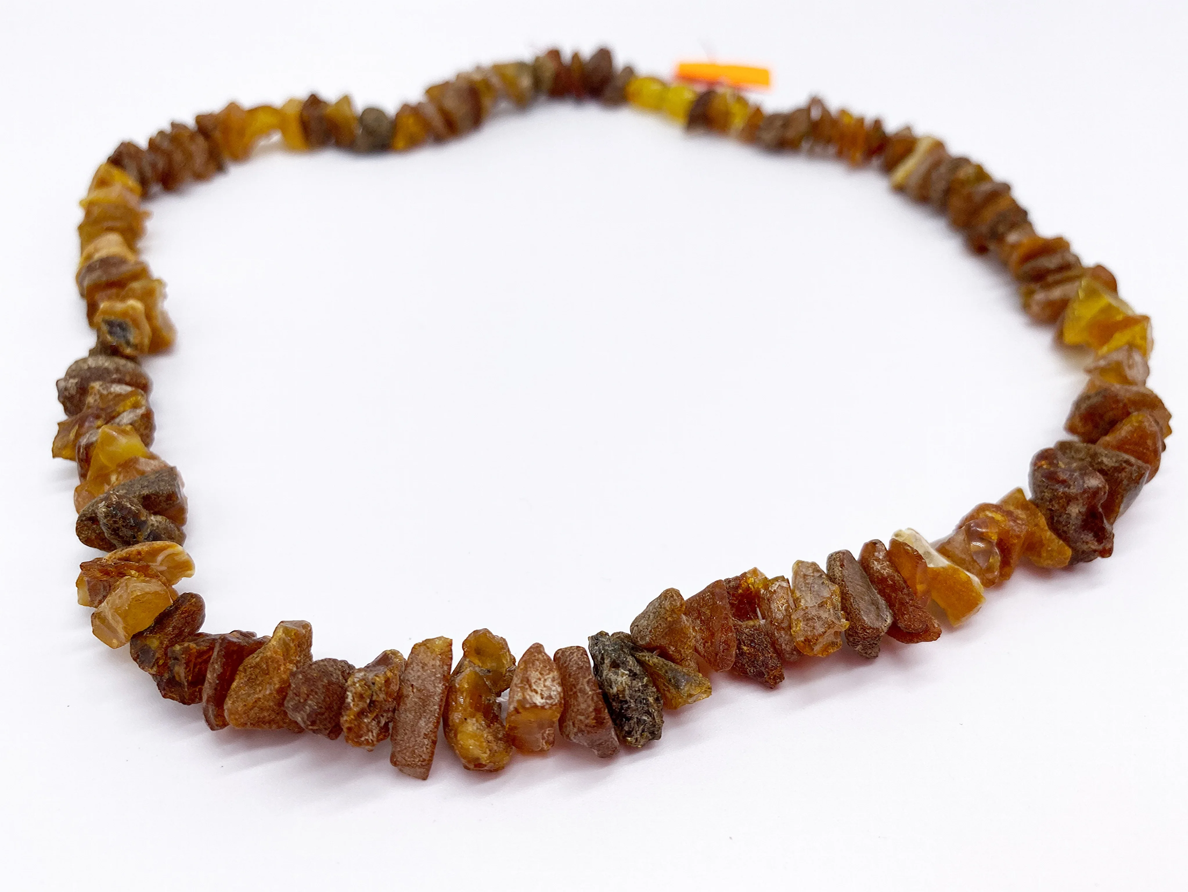 Рисунок 2 - Бусы из балтийского янтаря необработанный