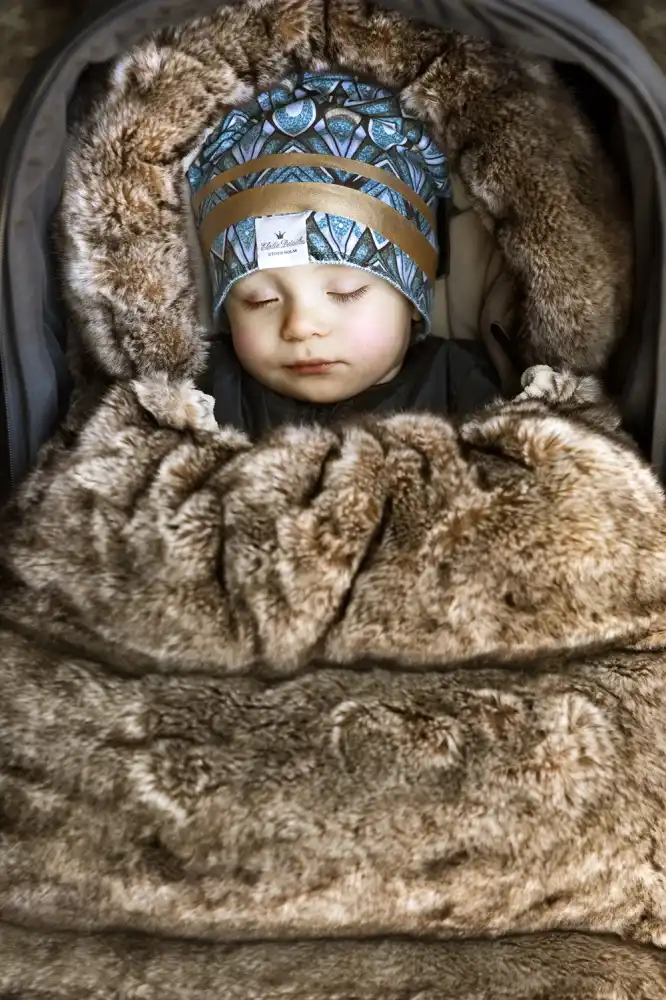 elodie details everest feathers footmuff