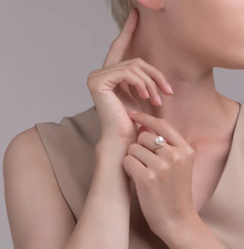 

Sunlight gold ring with pearls and diamonds