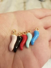 10 unids/lote chile rojo cuerno encanto de la aleación de talismán de accesorios de joyería DIY artesanía suerte fabricación de colgantes Vegetabal flotante 6*15mm