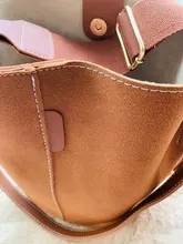 Bolso de mano de banda ancha de diseño de marca para mujer, bolso de hombro de PU de cubo de lujo, de un solo hombro, de gran capacidad, de color sólido