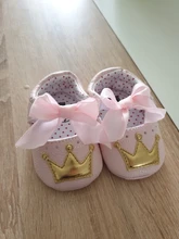 Zapatos de princesa para niña, calzado con lazo de corona ostentoso, suela de goma de PU para niño pequeño, mocasines antideslizantes para primeros pasos, zapatos de cuna para bebé recién nacido