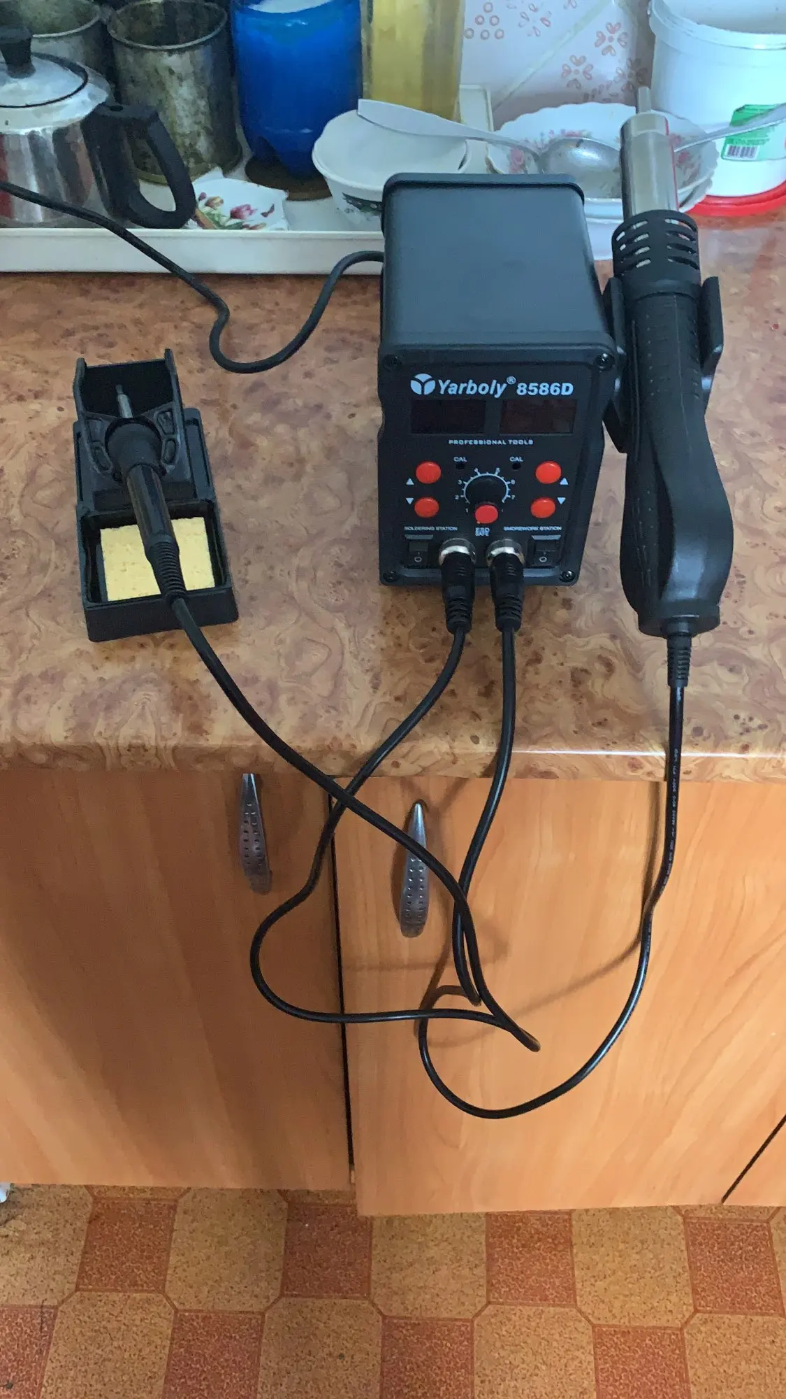 Отзыв о товаре Паяльная станция Yarboly 8586D, с цифровым ЖК-дисплеем, Нагнетатель горячего воздуха, тепловая пушка + Электрический паяльник vs 8786D 8898 от пользователя Покупатель 