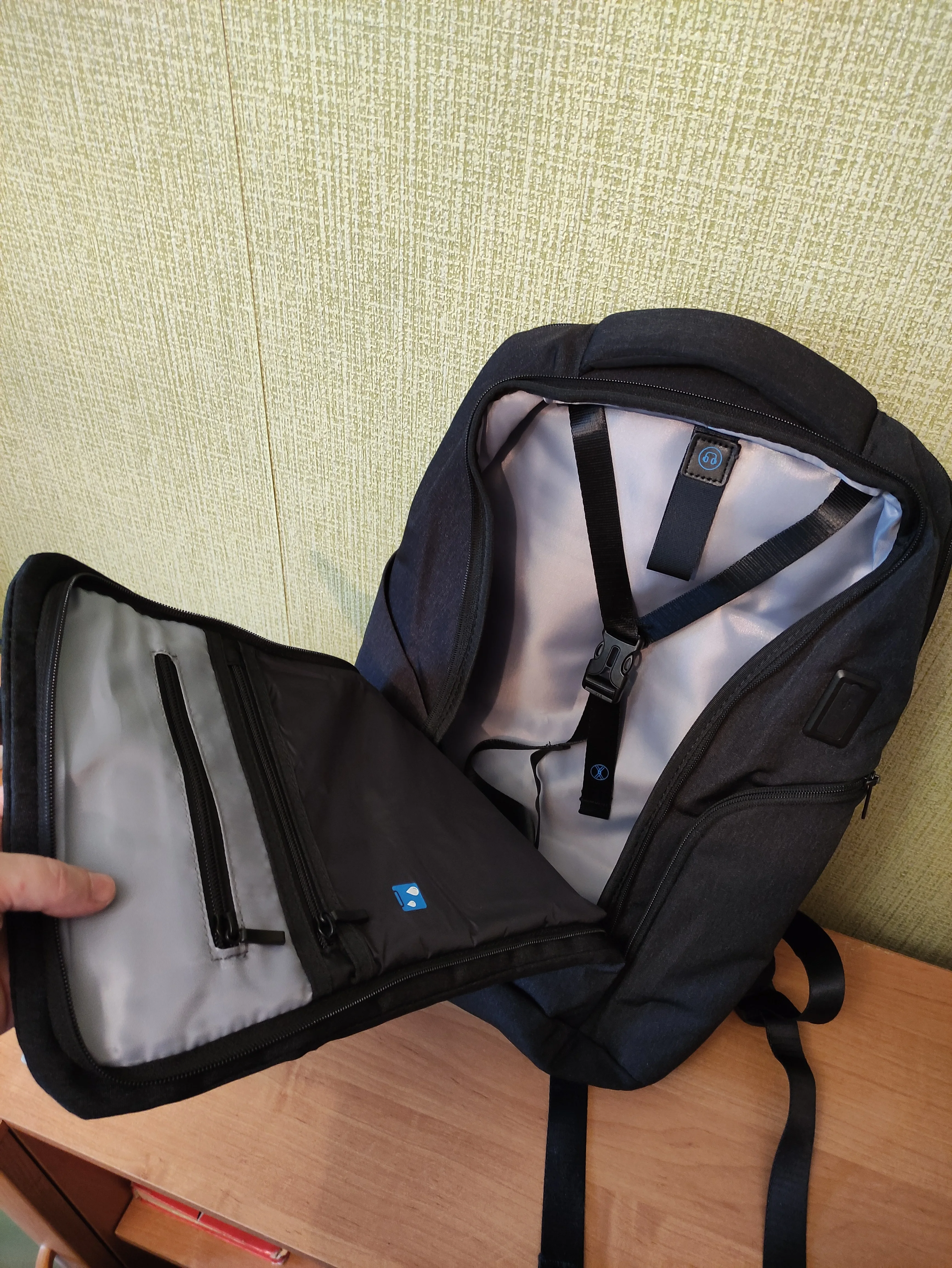 Hodnocení - Nomadic batoh photo review