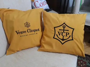 

2×VEUVE CLICQUOT CHAMPAGNE VCP SIGNATURE YELLOW PILLOWCASES 40×40 CM