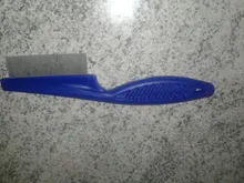 Peine para pulgas de acero inoxidable para mascotas, utensilio de protección para el cuidado del cabello, cómodo cepillo para desparasitar pelo corto y largo