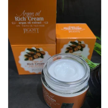 

Anti-aging cream with swallow nest extract jigott