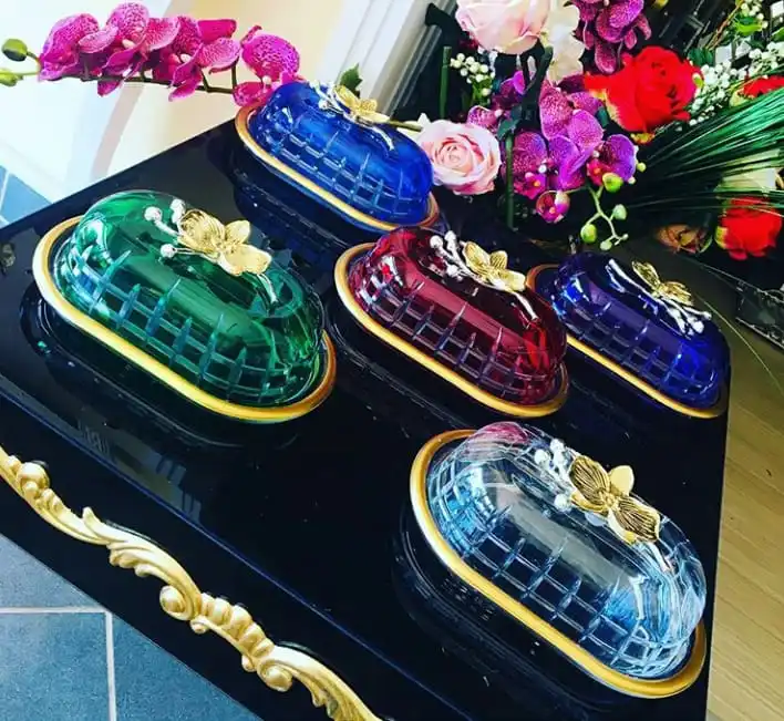 Сервировочная тарелка с орхидеей для завтрака | Дом и сад