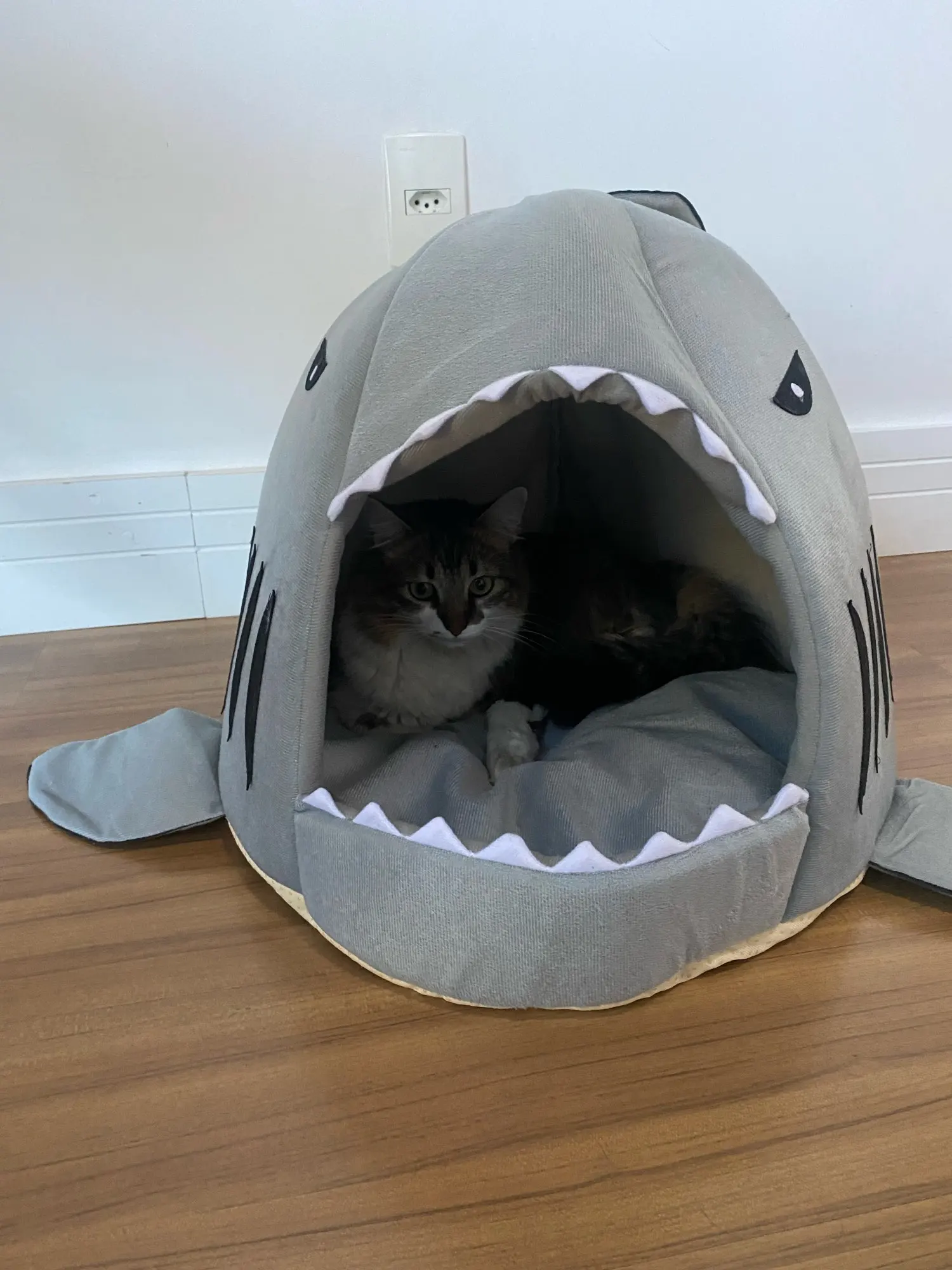 Keep your pet snug and warm with this awesome Cat Bed Soft House Shark lolithecat.com