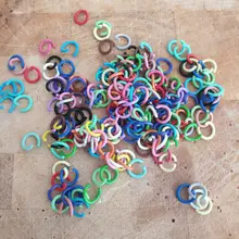 Lote de anillos de Metal de colores para hacer joyas, 100 unidades, 1,2x8mm, único abierto