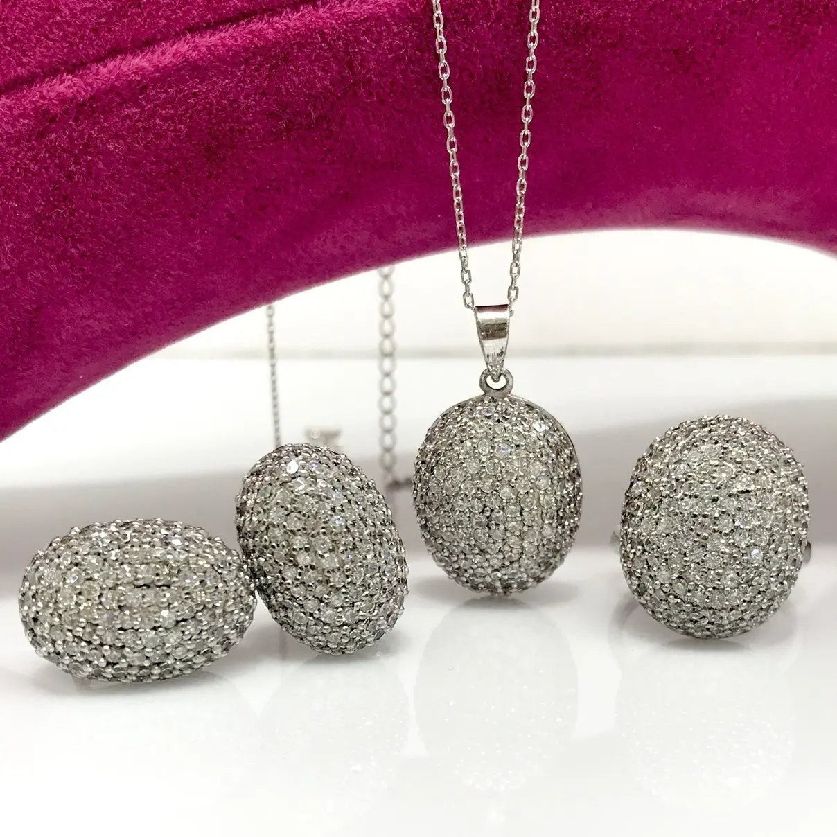 

Top Cubic Zirconia Oval Rounded Zircon Diamond Design Silver Set Suit