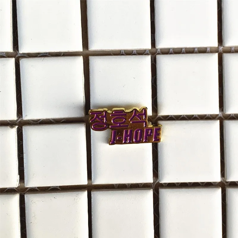 Metal Brooches Pin Bangtan Boys Broche Male SEVENTEEN TWICE GOT7 Lapel Pin BLACKPINK JIMIN JUNG KOOK V SUGA RM EXO Brooch YH368