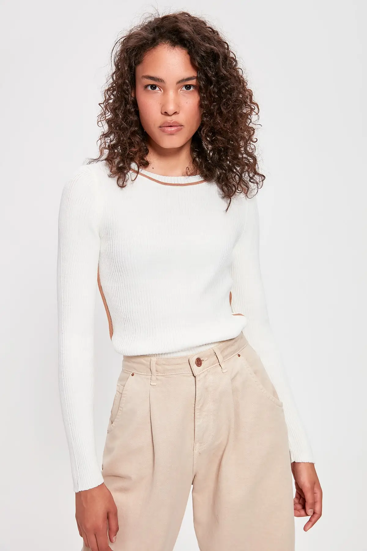 

Trendyol Ecru Knitwear Sweater TWOAW20KZ0627