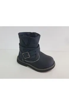 

Boot crecendo with buckle ornament