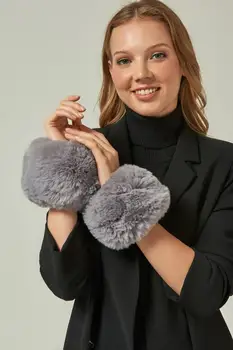 

11247 Furry Gray Oversleeve