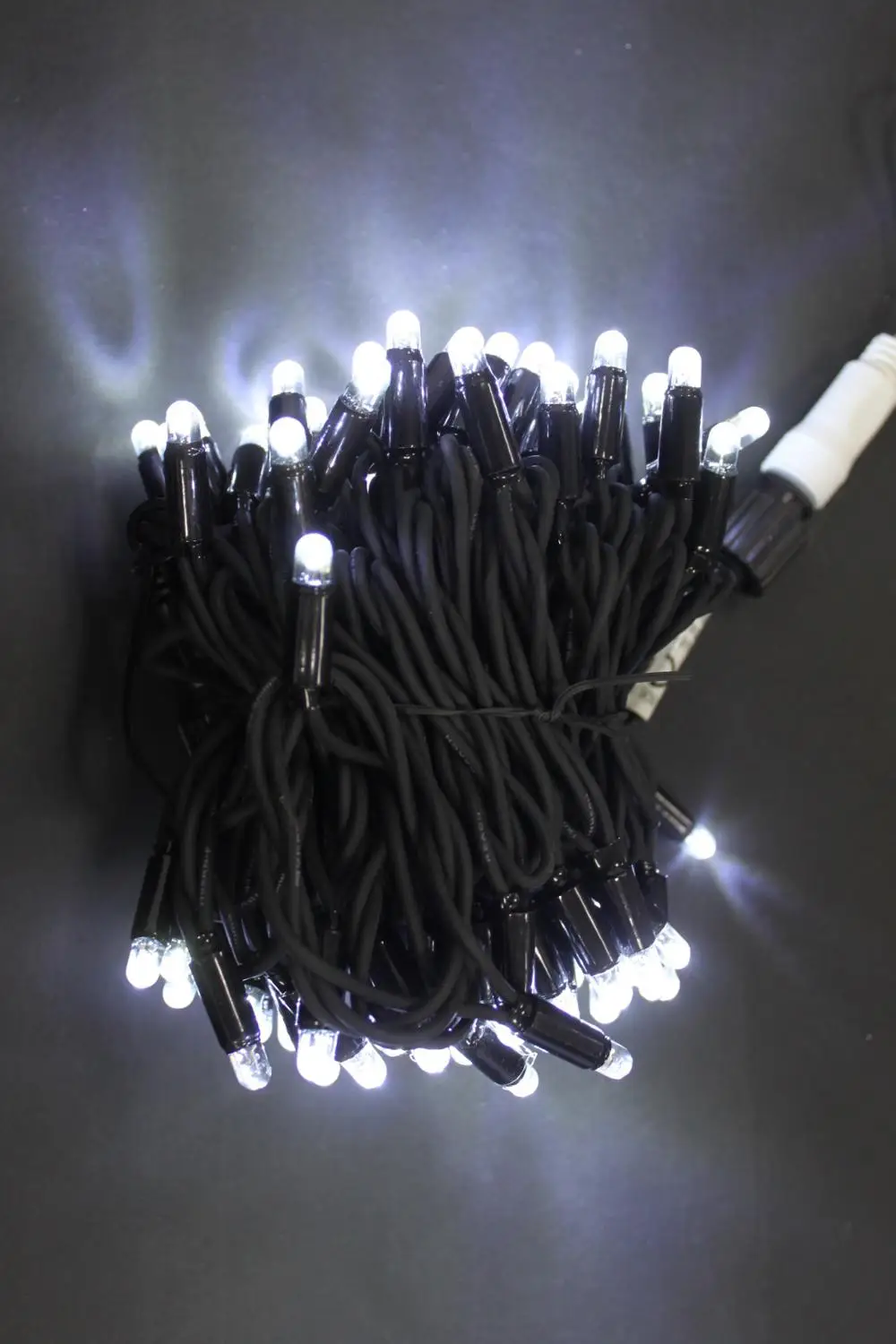 Гирлянда Нить уличная для украшения 10м, 31V, шнур черного цвета, 100 LED, 90 холодных и 10 мигающих