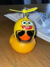 Casco de viento roto de pato amarillo pequeño, accesorios bonitos para coche Interior, Ola de viento rota, adorno de coche de pato, decoración de ciclismo