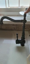 Grifo de agua para cocina, espita de bronce negro de una sola manija con mezclador para liquido caliente y frio y rotación 360,