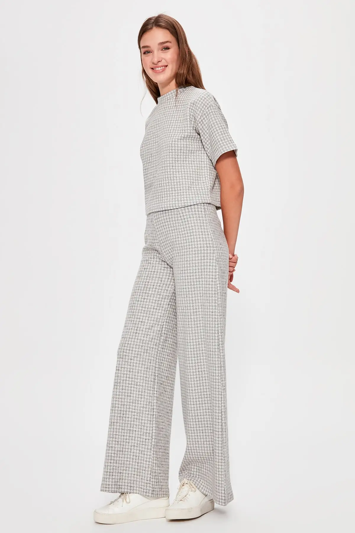 Trendyol серые текстурированные трикотажные брюки TWOAW20PL0242