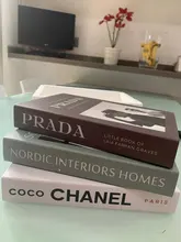 Hermosa decoración de escritorio moderno decoración de libros falsos habitación libro de moda Decoración de casa modelo de estudio suave