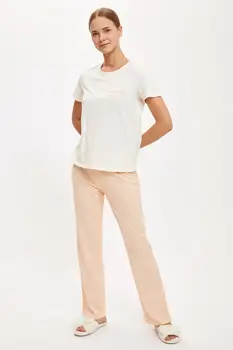 

DeFacto Kısa Kollu Üst ve Uzun Alt Baskılı Pijama Takımı-S2453AZ20AU