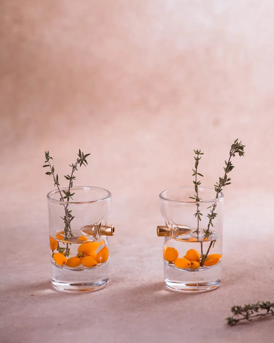 подарок; сувенир; на праздник; на день рождения; мужчине; другу; дяде; папе; отцу; свату; бокал; стакан; фужер; с настоящей пулей; лучший подарок; подарочный набор; пуля в стакане; стакан с пулей