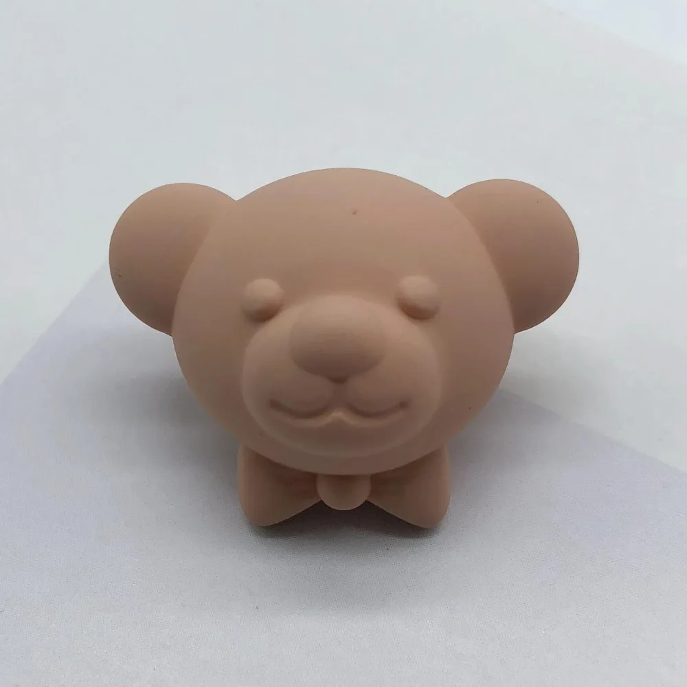 小熊灰黄色