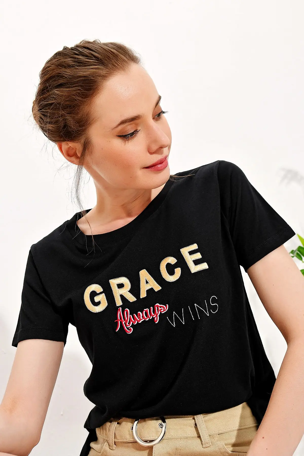 Тренд Alacati стиль женский черный вышитый велосипед воротник футболка Alc-X4292 |