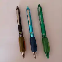 Nuevo 4 Uds socio de aprendizaje de los niños estudiantes papelería sostener lápiz practica dispositivo para Lápiz corrector de las posturas de agarre