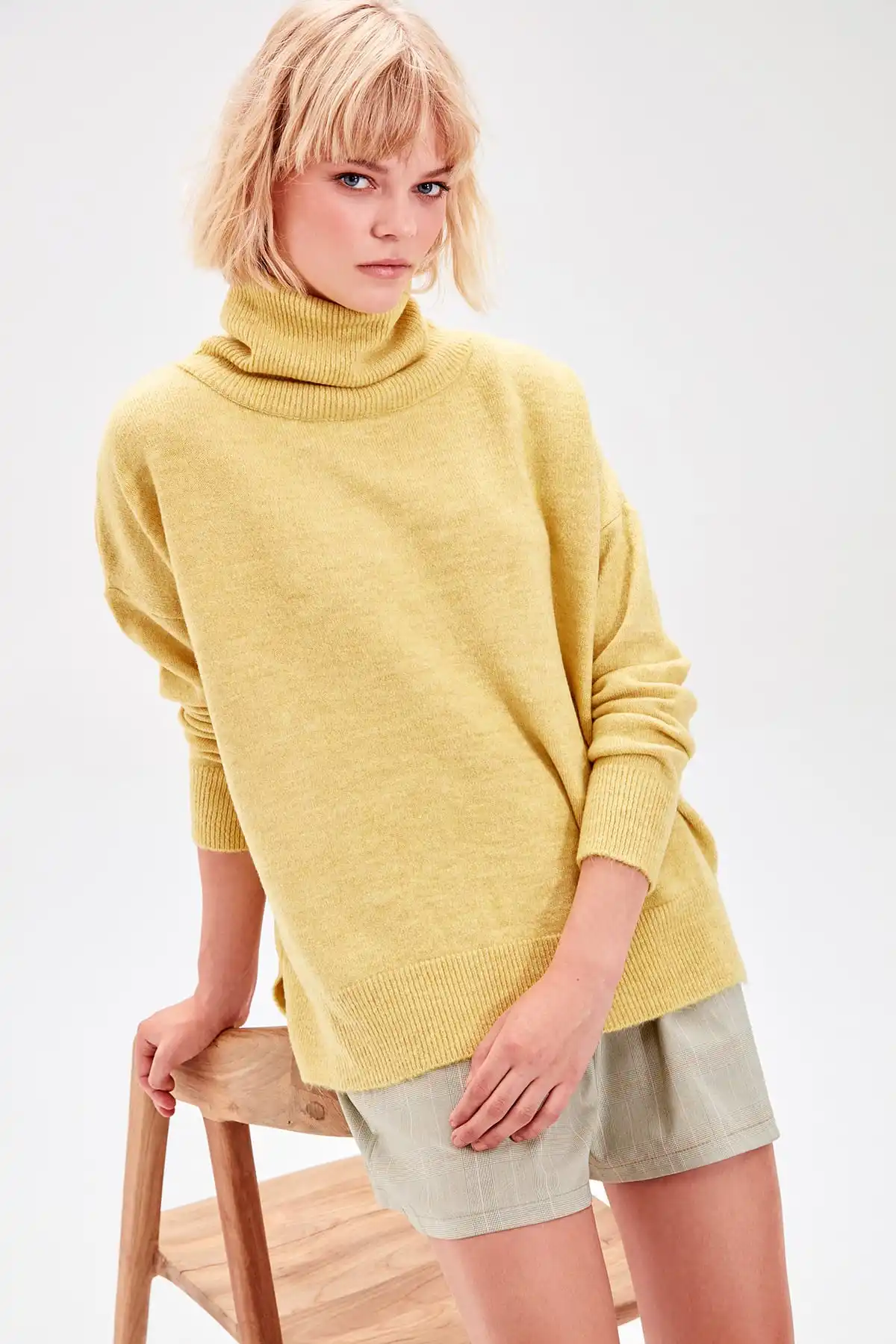 Trendyol WOMEN-Yellow Turtleneck Sweater TWOAW20NK0003 |