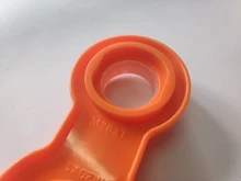 Herramienta de limpieza Universal, llave de cuatro burbujeador, desmontaje de salida, grifo de agua, lados amarillos