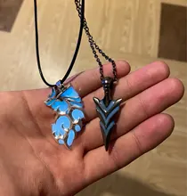 Luminoso brillante flecha COLLAR COLGANTE Caballero collar con forma de lanza resplandor en el oscuro Pike Collar para Mujeres Hombres regalo de Halloween