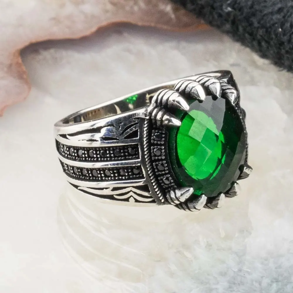 Серебряное кольцо с зеленым цирконием