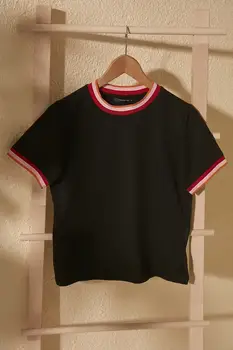 

Trendyol Ribana Detailed Crop Knitted T-Shirt TWOSS20TS1427