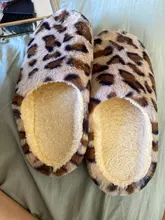 Zapatillas de casa de fondo suave de leopardo para mujer, zapatos cálidos de interior, zapatillas antideslizantes para dormitorio y casa