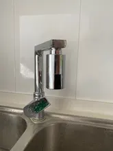 Sensor de grifo Dispositivo de ahorro de agua grifo de baño con sensor sin contacto grifo de cocina baño sensor inflable automático grifo