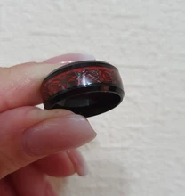 Hombre anillo rojo fibra carbono verde dragón negro con incrustaciones de confort ajuste anillos de acero inoxidable para los hombres de boda diamante anillo anillos boda banda