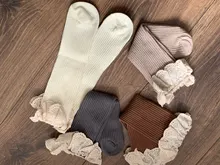 Primavera nueva 4 par/lote calcetines de niñas bebé largo Calcetines niños de la longitud de la rodilla de algodón suave bebé NIÑOS Calcetines de 1-6 años hasta la rodilla calcetines de encaje