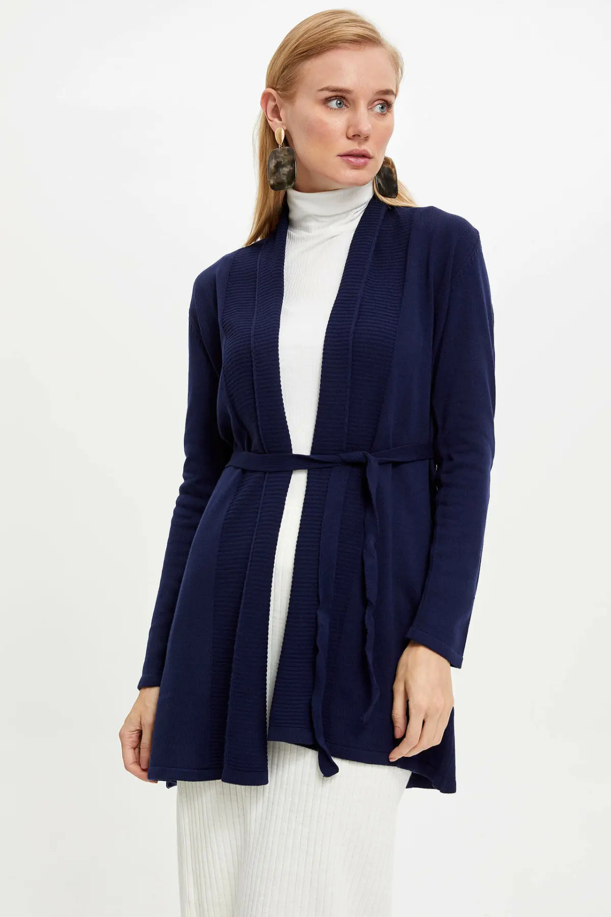 

DeFacto Woman Cardigan-G5471AZ19AU