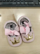 Zapatos de princesa para niña, calzado con lazo de corona ostentoso, suela de goma de PU para niño pequeño, mocasines antideslizantes para primeros pasos, zapatos de cuna para bebé recién nacido