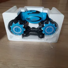 D876 1:16 4WD RC Car Radio Gesture Induction Music Light Twist High Speed Stunt carros a Control remoto Off Road Drift Vehicle Electric Racing Modelo de coche deformable juguete para niños / adultos