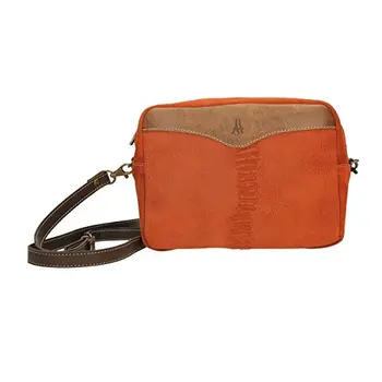 

Shoulder bag made of 1ª quality leather, original design, zipper closure, 21x16x8. Made in Spain (boiler)